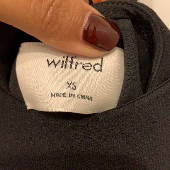 Aritzia Loose Black Dress with a tie at the back - Picture 4 of 4